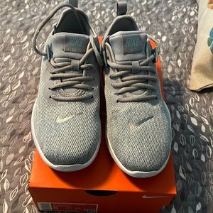 New Nike Flex trainers 9 in size 6, wolf grey/pure platinum